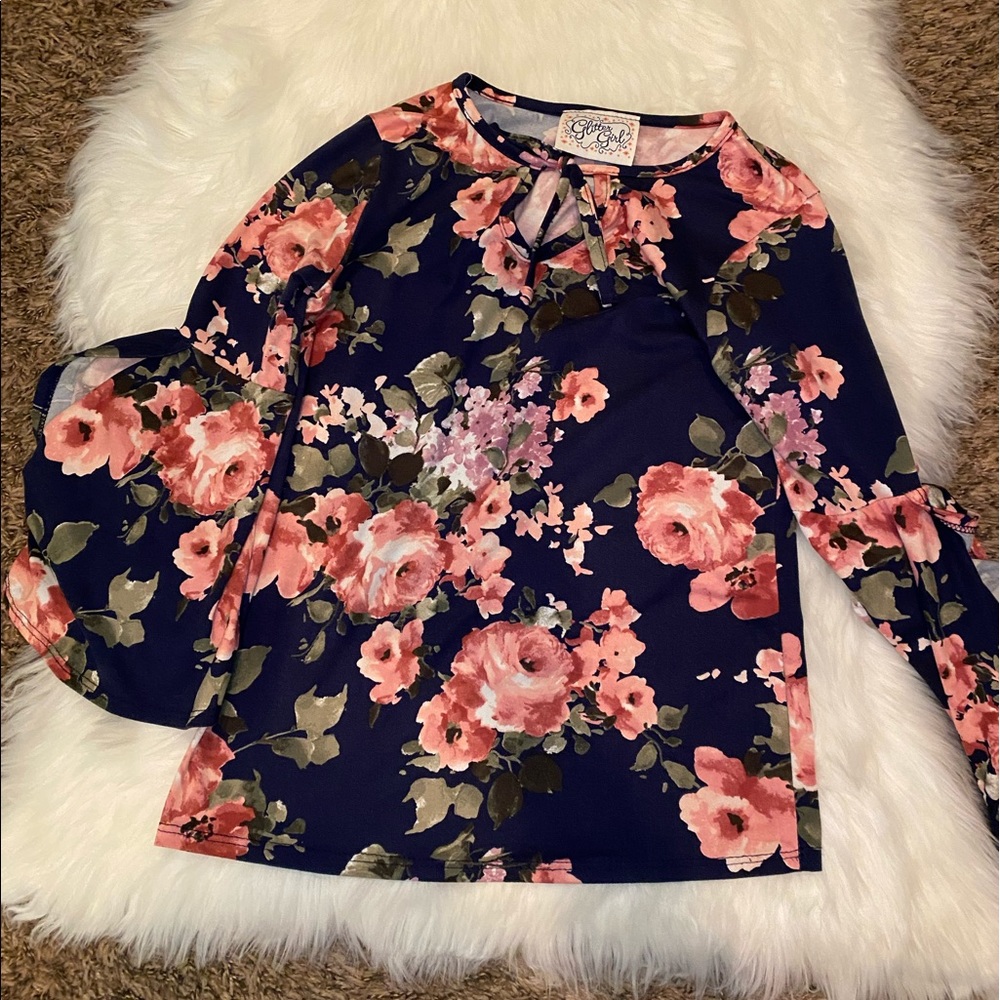 A shirt with flare sleeves